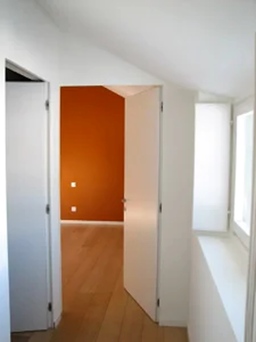 Fenster und Türen als Beispiel für Holzwerk und Beschichtung