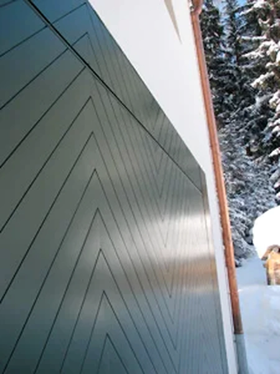 Detailansicht von Holzbauteilen und Beschichtung