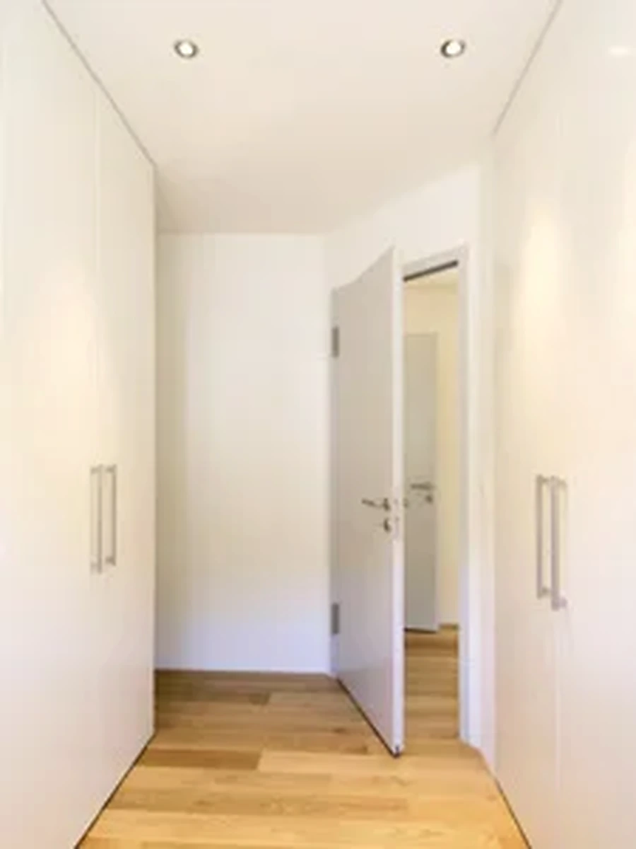 Renovierter Innenraum mit ruhiger Farbwirkung